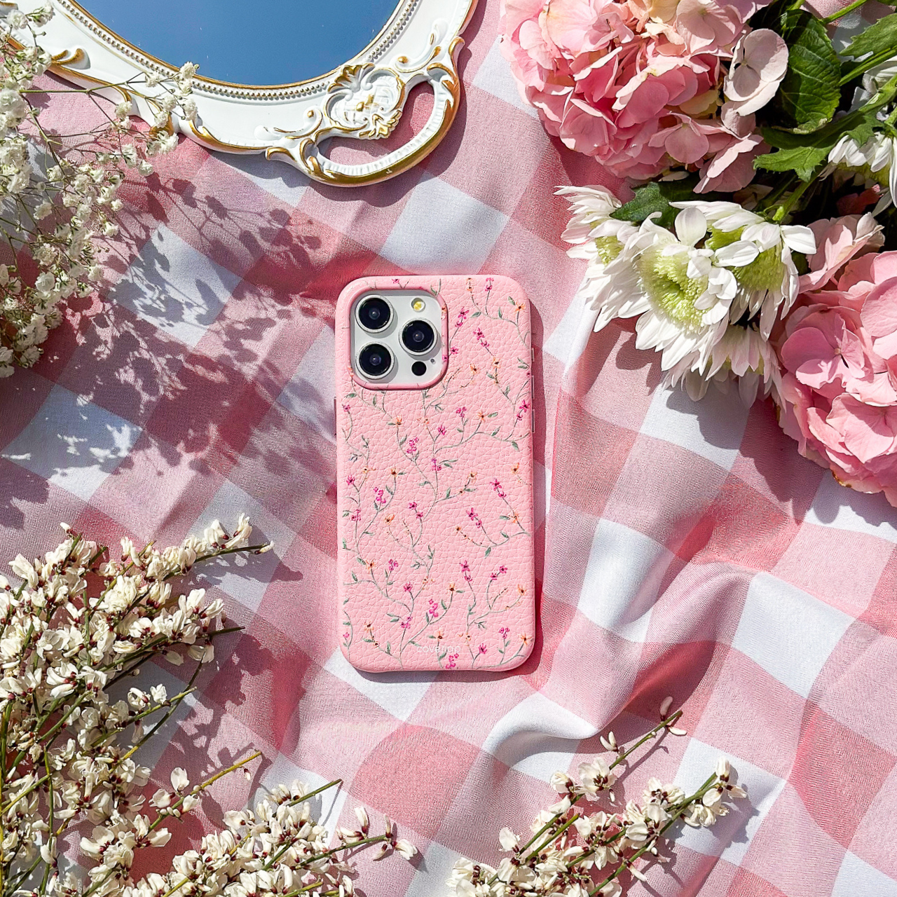 حافظة iPhone جلدية مُخصصة بأزهار للفتيات