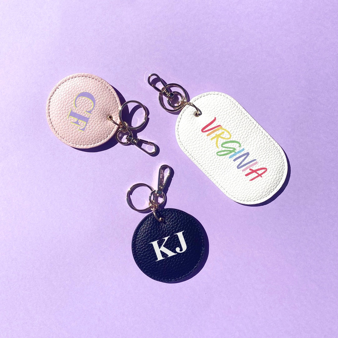 Porte-clés ovale en cuir personnalisé avec Nom en Cursive